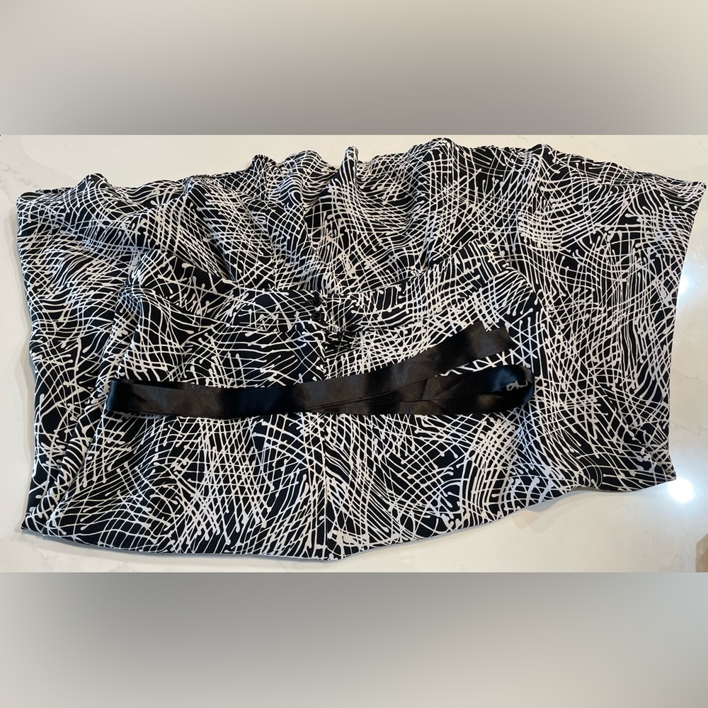 Black and White Abstract Patterned Midi Skirt
